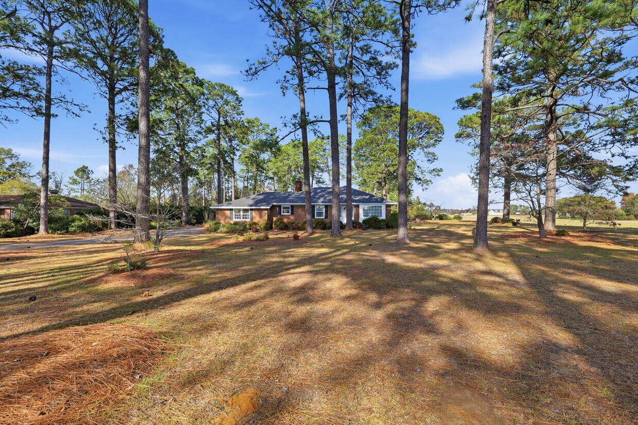 Foto principal - 2218 N Douglas St