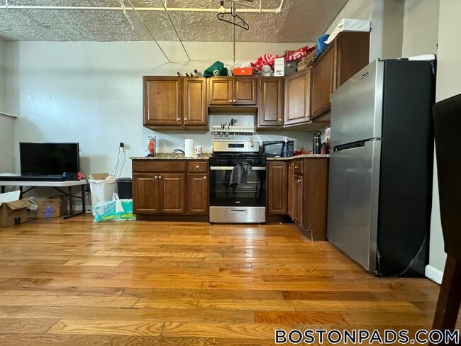 Building Photo - 463 Park Dr