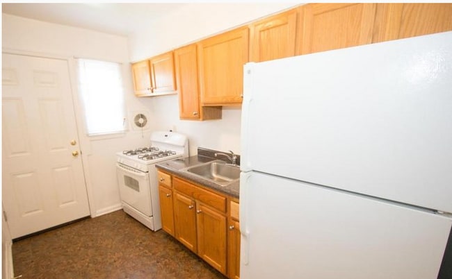 Kitchen - 2538 Loyola Northway