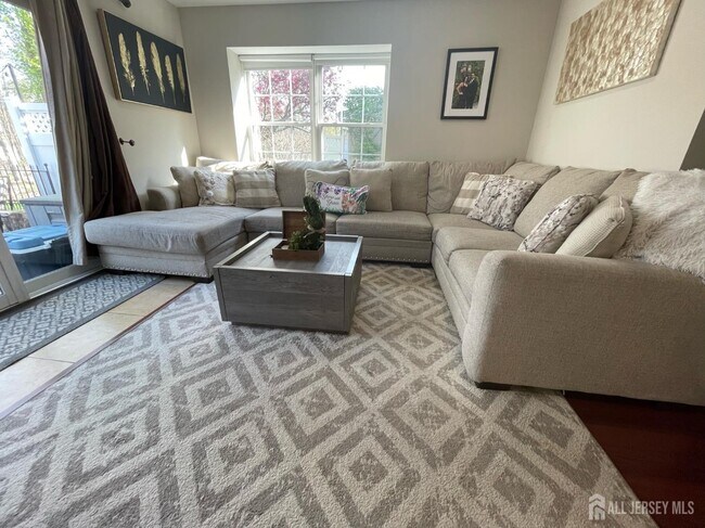 Foto del edificio - 399 Hadleigh Ln