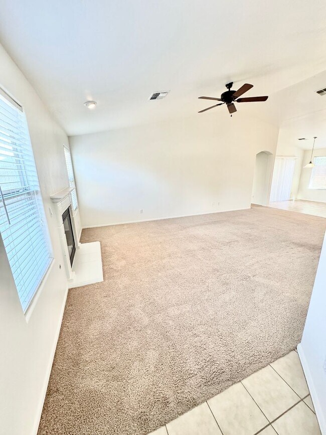 Building Photo - Single Level 3 Bedroom + office/Den Home I...