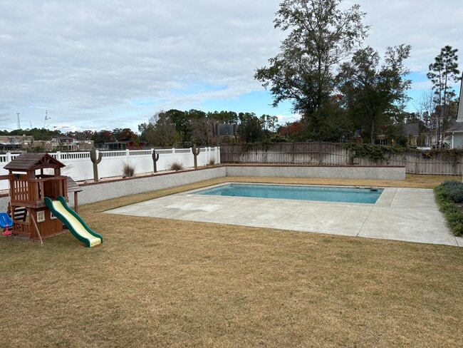 Building Photo - 729 Windemere Rd