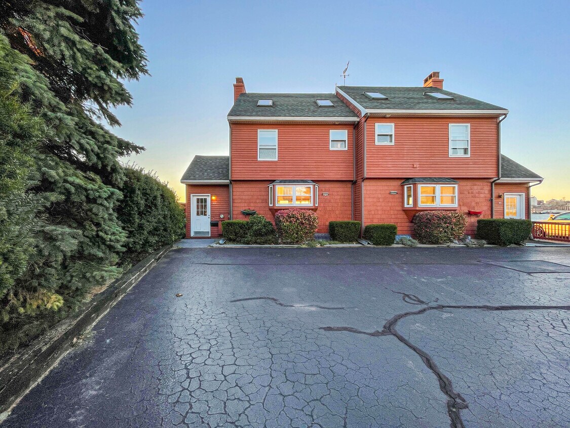 303 Front St, South Portland, ME 04106 Townhome Rentals in South