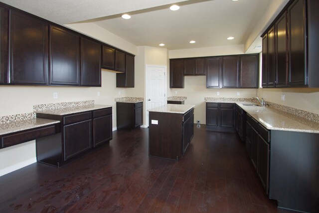 Foto del edificio - 9417 Fairway Glen Dr