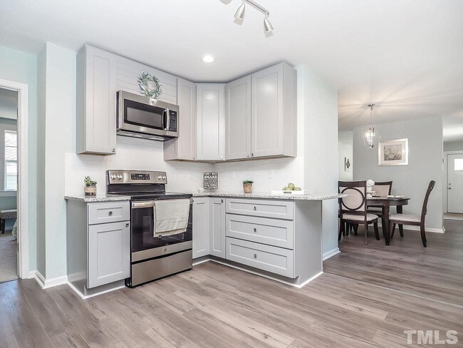 Building Photo - Room in House on Chester St