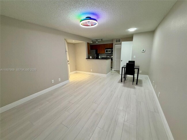 Foto del edificio - 2900 S University Dr