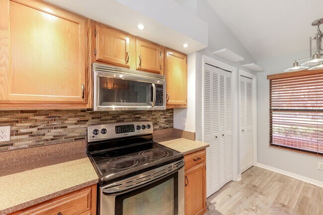 Building Photo - Remodeled Villa in Regent Park, North Naples