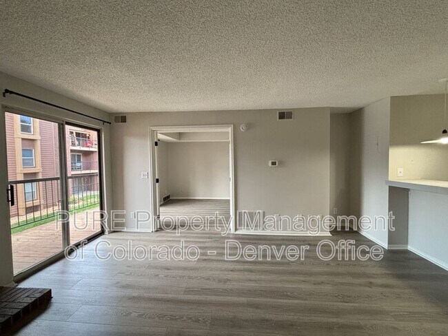 Foto del edificio - 4899 S Dudley St