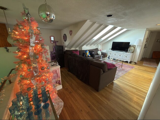 Foto del edificio - 26 Greylock Rd