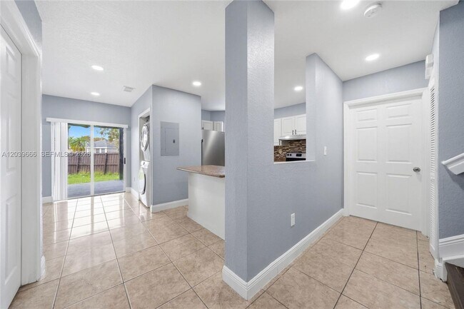 Building Photo - 902 SW 8th Pl