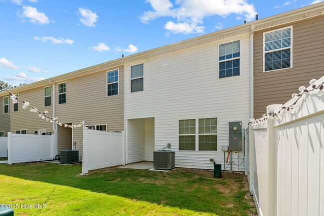Building Photo - 1206 Gracie Ln