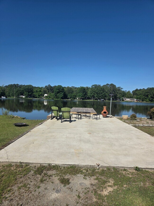 Foto del edificio - 4560 Shore Dr