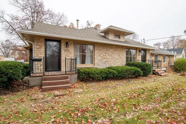 Building Photo - 4933 Woodland Ave