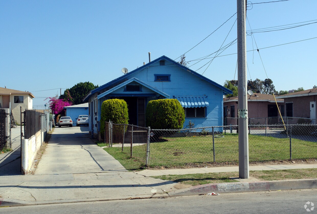 Primary Photo - 3705 W 104th St