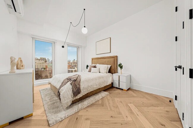 Foto del edificio - 313 E 17th St