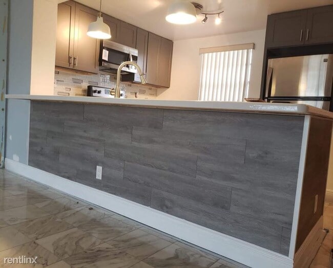 Building Photo - 2 br, 2 bath Condo - 311 se 3rd street