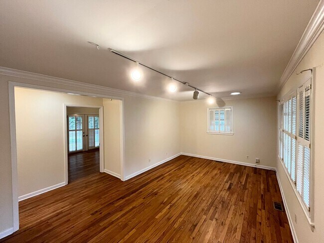 Foto del edificio - Comfortable 3BD, 1.5BA House with Large Fe...