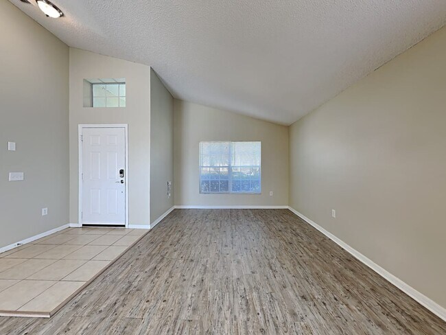 Building Photo - 142 Southampton Dr