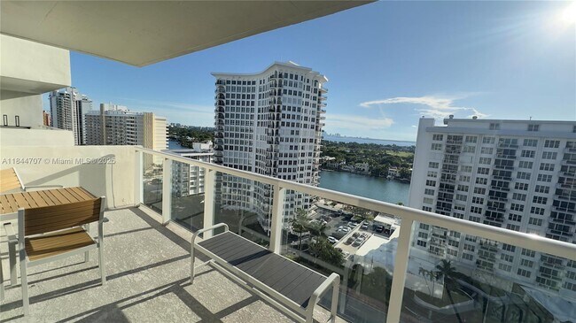Foto del edificio - 5701 Collins Ave