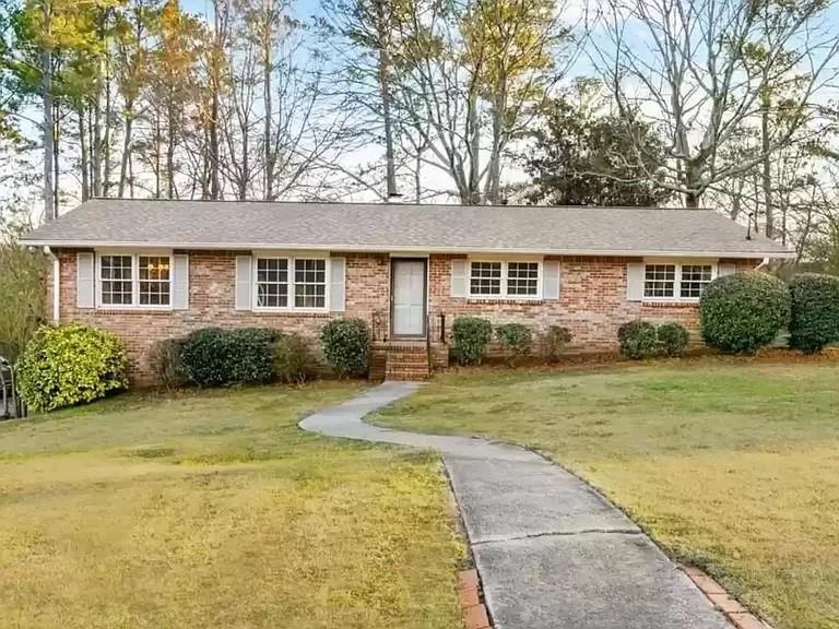 Primary Photo - 250 Thompson Pl
