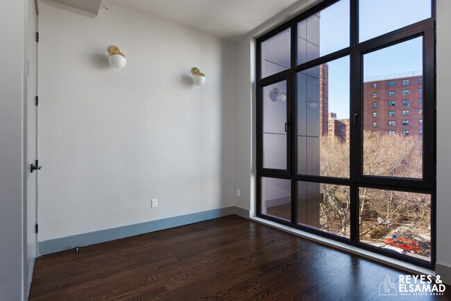 Building Photo - 263 Franklin Ave
