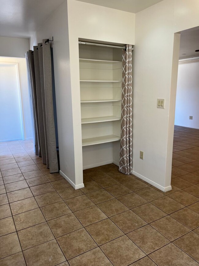 Building Photo - 3028 N Corrine Dr