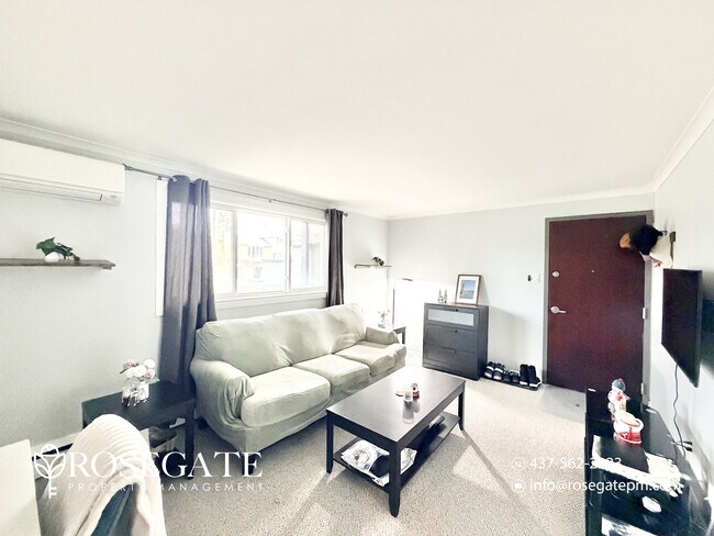 Photo du bâtiment - Modern 1-Bedroom Apartment with In-Unit Laundry & Parking – Kitchener