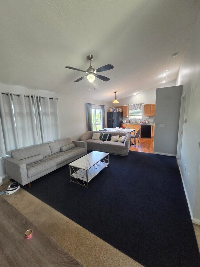 Foto del edificio - 575 Rosebud Cir