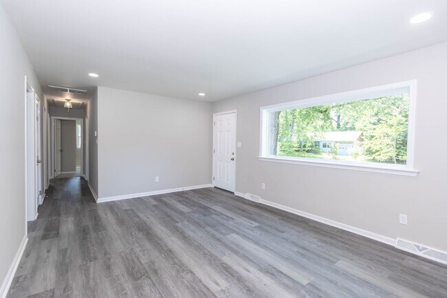 Foto del edificio - Renovated 3bdr 2bth rancher in the heart of Newport News