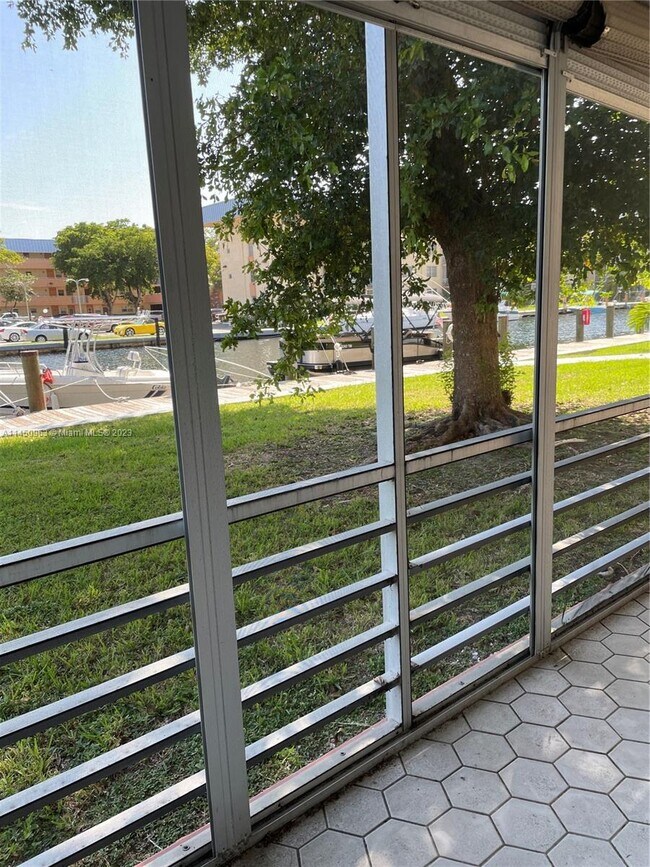 Foto del edificio - 3600 NE 170th St