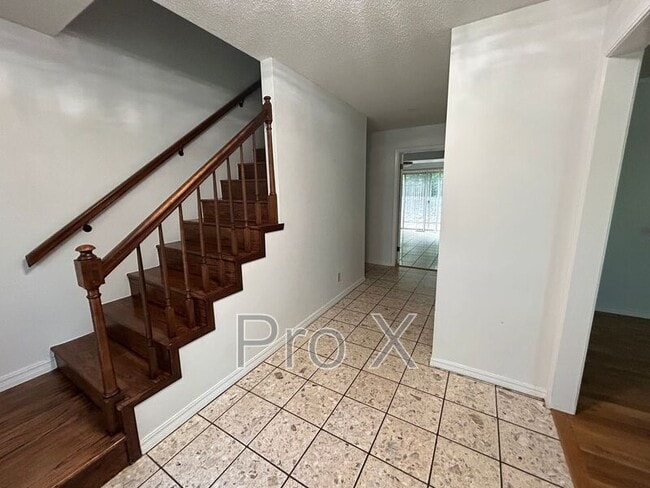 Building Photo - 2825 Inwood Ln