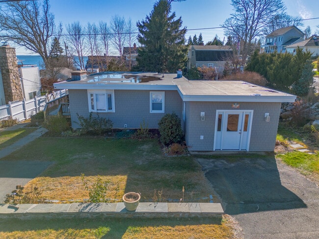 Building Photo - 18 Bay St