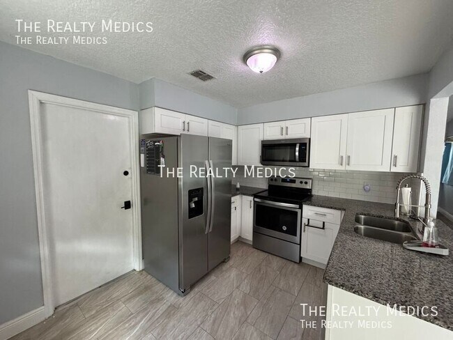 Building Photo - 511 Gaspar Ave