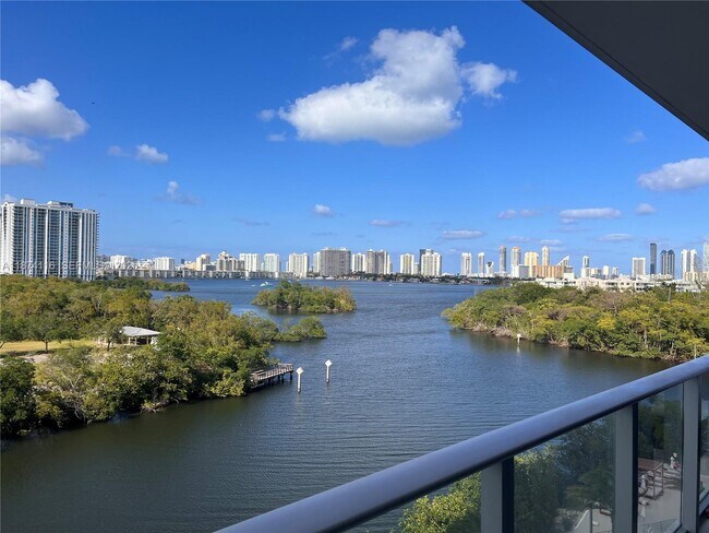 Foto del edificio - 16385 Biscayne Blvd