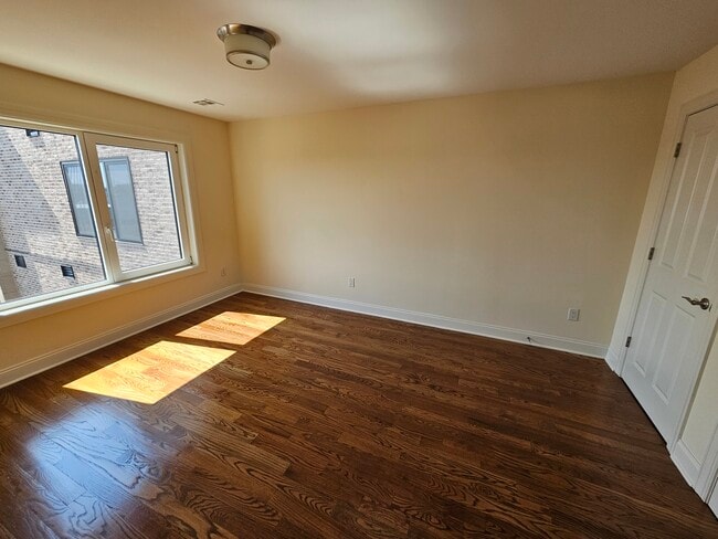 Building Photo - 115Bruen