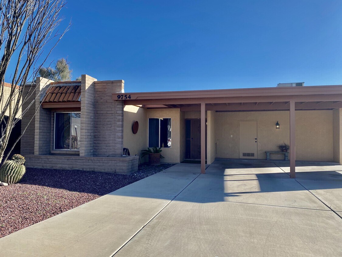 Primary Photo - 9754 E Skyview Dr