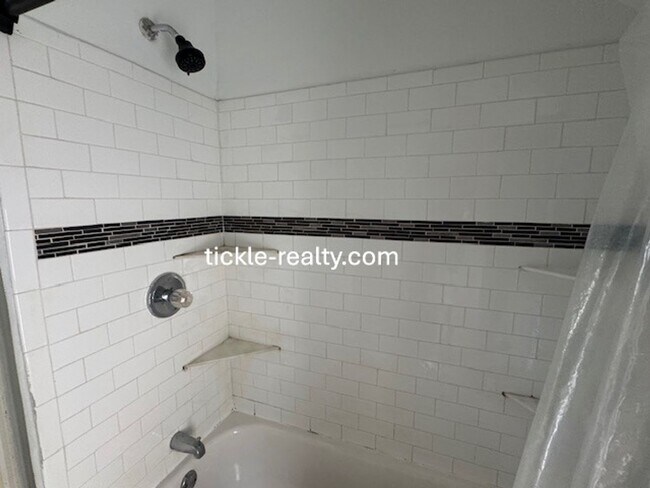 Foto del edificio - 4 Bedroom Park Ave House - 2 Full Baths, D...