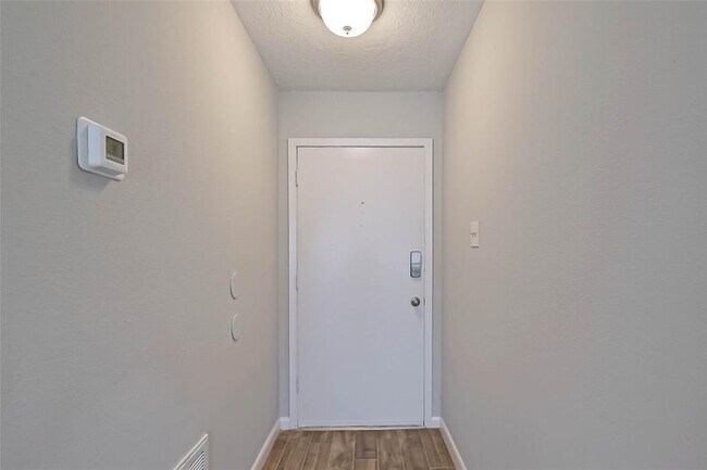 Building Photo - 1003 Shadow Mountain Dr
