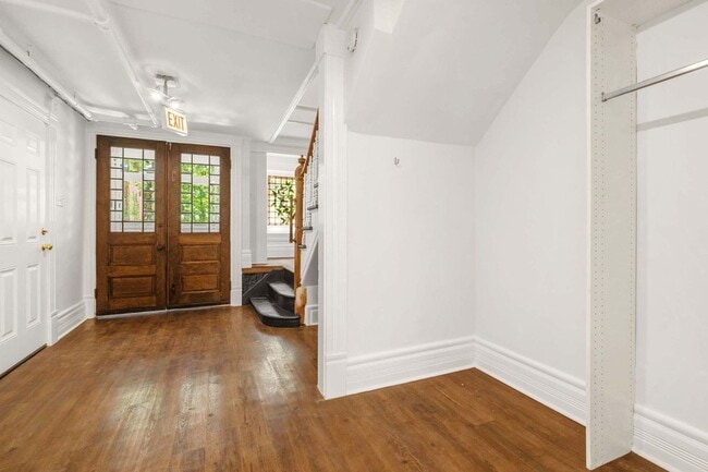 Building Photo - 532 W Fullerton Pkwy
