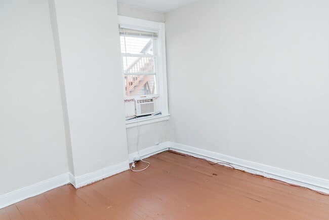 Building Photo - 20 S Plum St