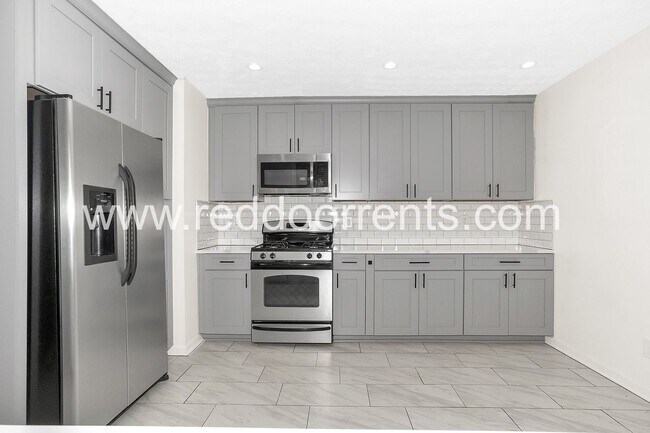 Foto del edificio - Charm and Convenience: Your Ideal 3-Bedroo...