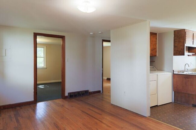 Building Photo - Apartment in Historic Hillsborough