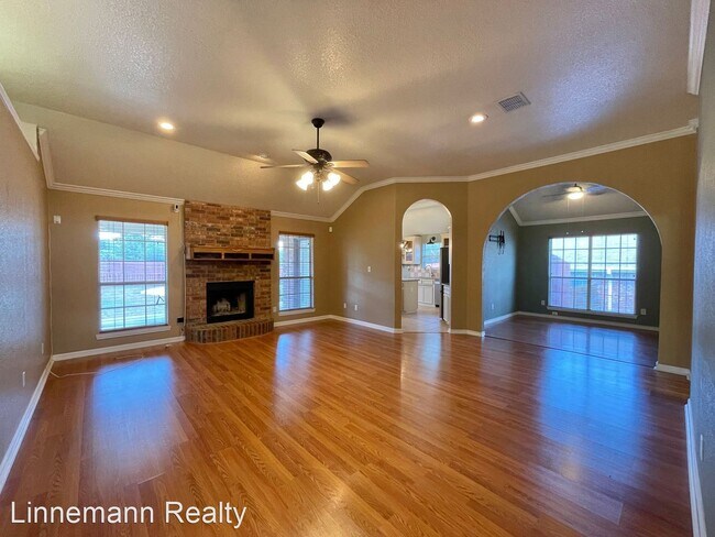 Building Photo - 4 br, 2 bath House - 607 Mustang Trail