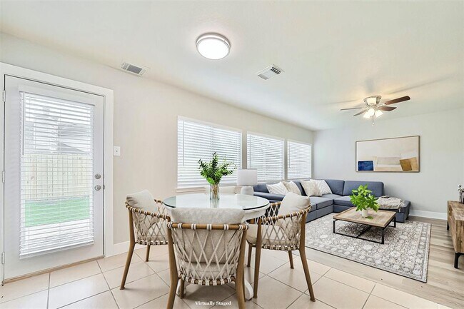 Foto del edificio - 5711 Silver Oak