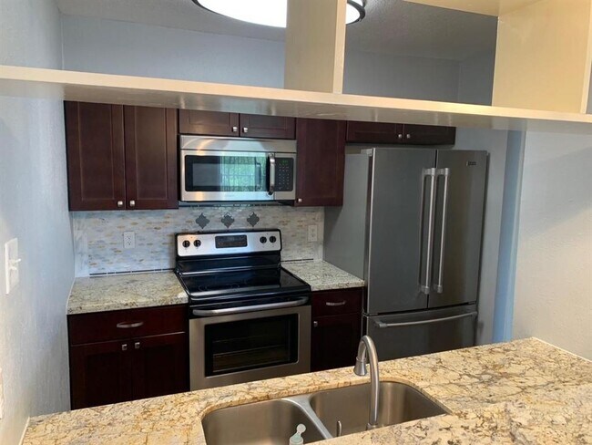 Building Photo - 7078 N Holiday Dr