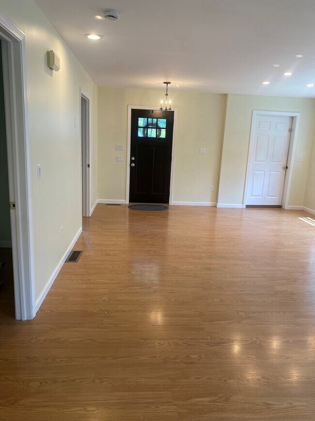 Foto del edificio - 55 Washington Ridge Rd