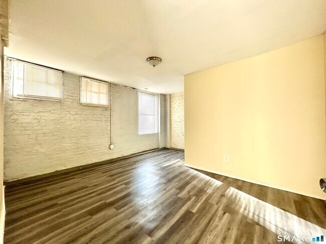 Building Photo - 125 Hillside Ave