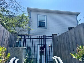 Building Photo - 1137 N 85th St
