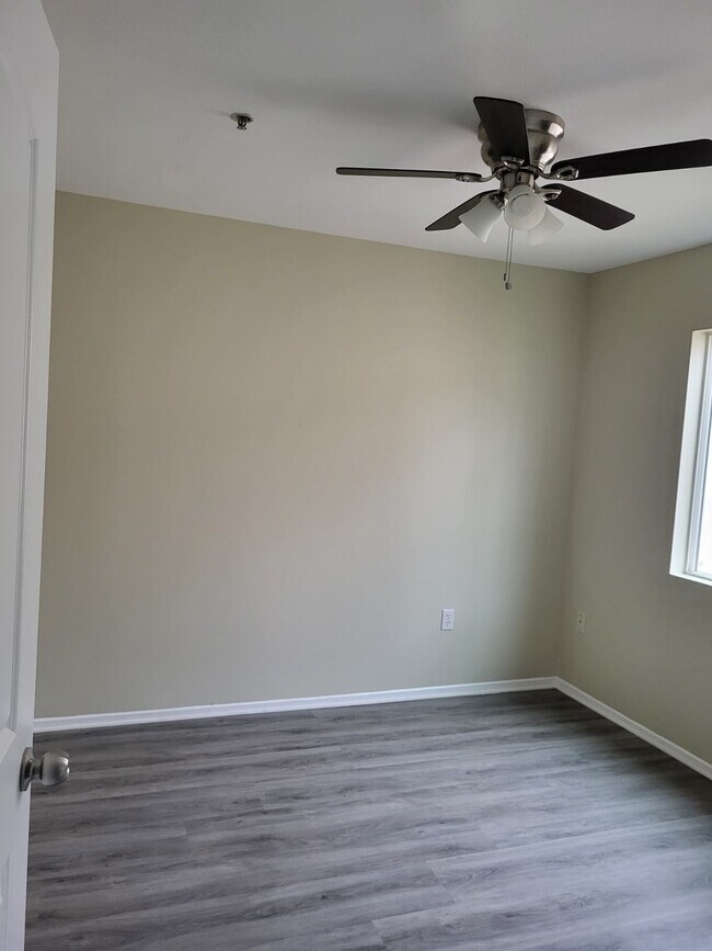Foto del edificio - 15200 Sherman Way