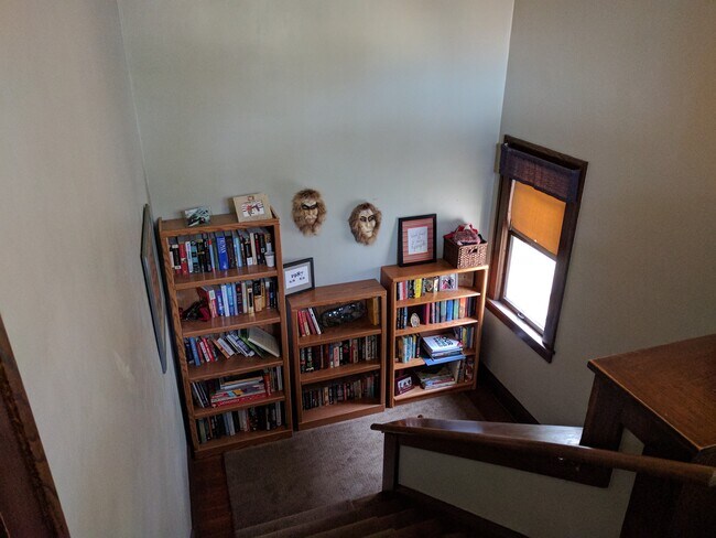 Private Front Stairs - 3944 Aldrich Ave S
